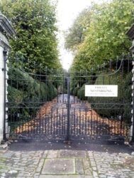 Faringdon House Gates